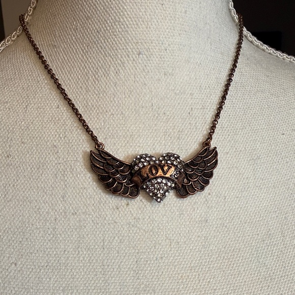 BETSEY JOHNSON WINGED HEART NECKLACE “LOVE” SPELLOUT COPPER CRYSTAL PAVE 18” EUC - Picture 3 of 12